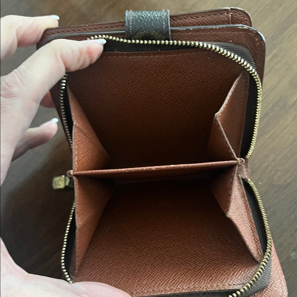 Louis Vuitton Monogram Wallet - Picture 4 of 11